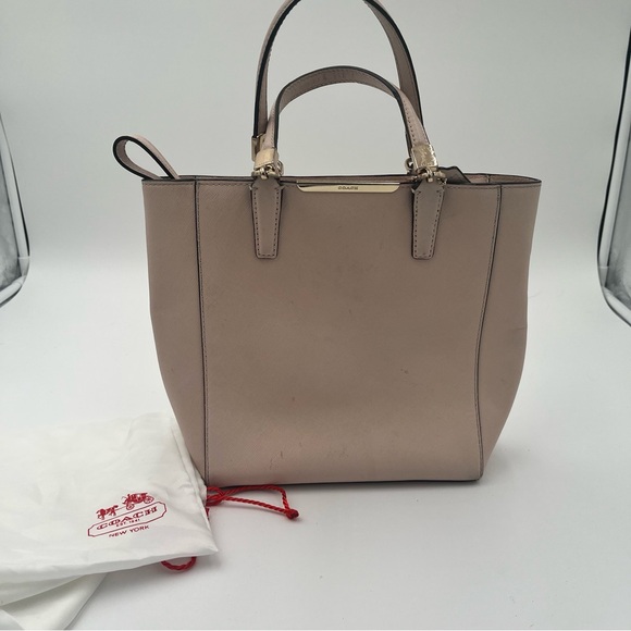 Coach Handbags - Coach Elegant Baby Pink Handbag